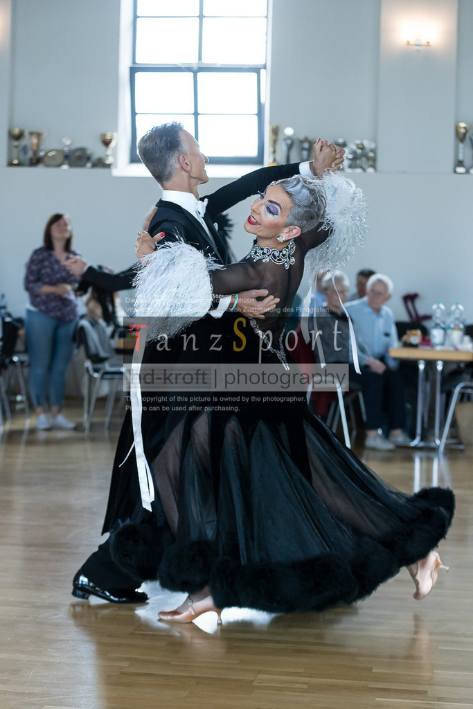 20240525_RL-Masters3-Std_5518 | Tanzsportbilder, Standardtanz, Lateintanz, WDSF, DTV, LTVB, dancecomp, goc, hessen tanzt, blaues band der spree, walzer, tango, wiener walzer, slowfox, quickstepp, samba, rumba, cha-cha-cha, paso doble. jive, hd-kroft photography, turniertanzsport