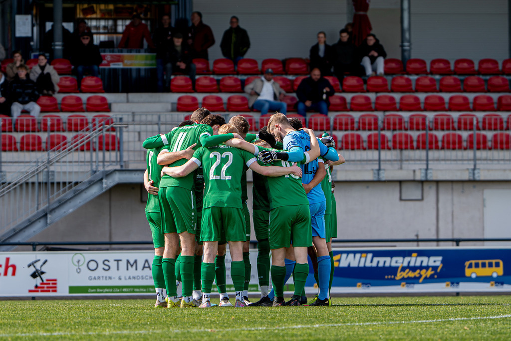 Fußball I Herren I Saison 2025-2026 I Bezirksliga Weser-Ems 4 I 26. Spieltag I VFL Oythe - SV Hansa Friesoythe I 19968 | jns.sportfotos - Realisiert mit Pictrs.com