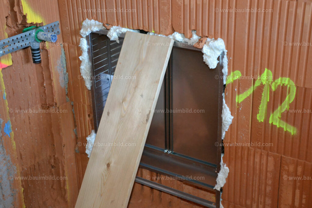 bib-lg15-sanitaer-0017 | Nach LV-Leistungsgruppen sortierte Detailfotos über den Bau eines Hauses. Alle Hausbau-Bilder direkt vom Urheber und Autor der Website Haus-Selber-Bauen.com