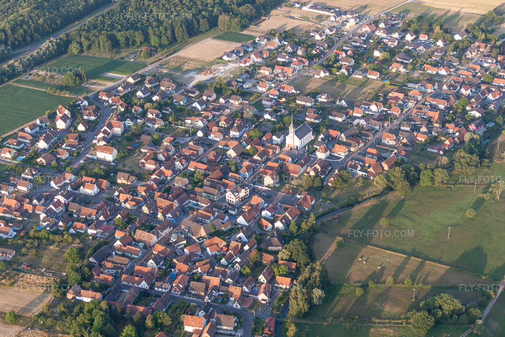 Aerial view: Route of the French A35 motorway near in Leutenheim in the state Bas-Rhin, France.Photo: IMG_68003.jpg taken on 06/19/2014 by Werner Riehm/FLY-FOTO.comResolution of the original: 4428 x 2952 px