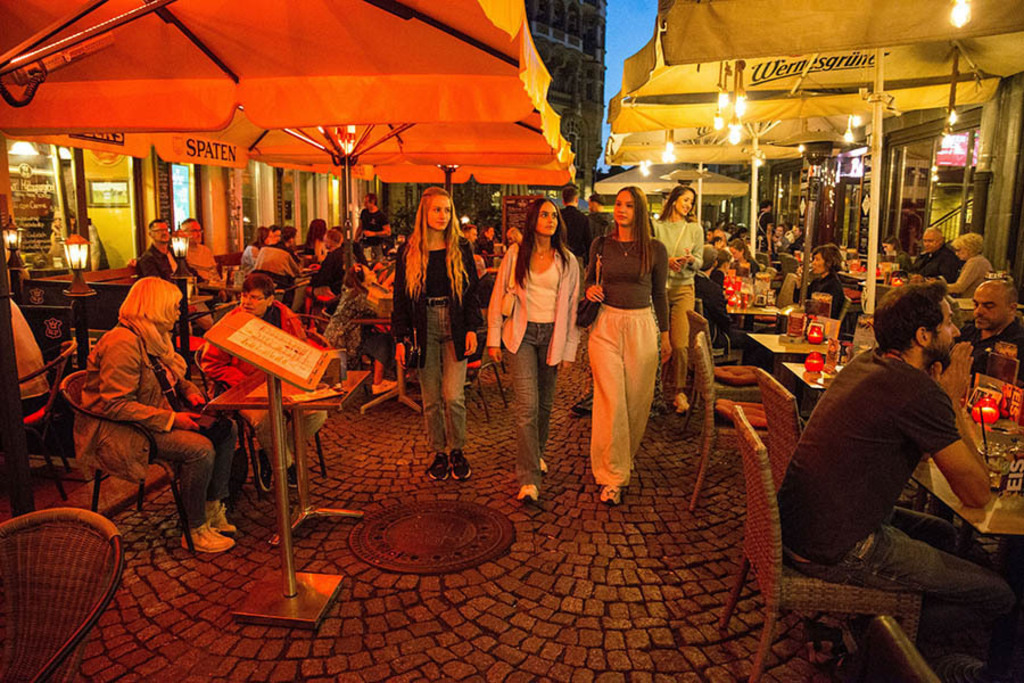 Drallewatsch Kneipenmeile | Das Team hinter BILDLEXIKON LEIPZIG bündelt historische wie aktuelle Informationen über die Stadt Leipzig in Text und Bild auf einer Plattform und stellt diese der interessierten Öffentlichkeit zur Verfügung.
