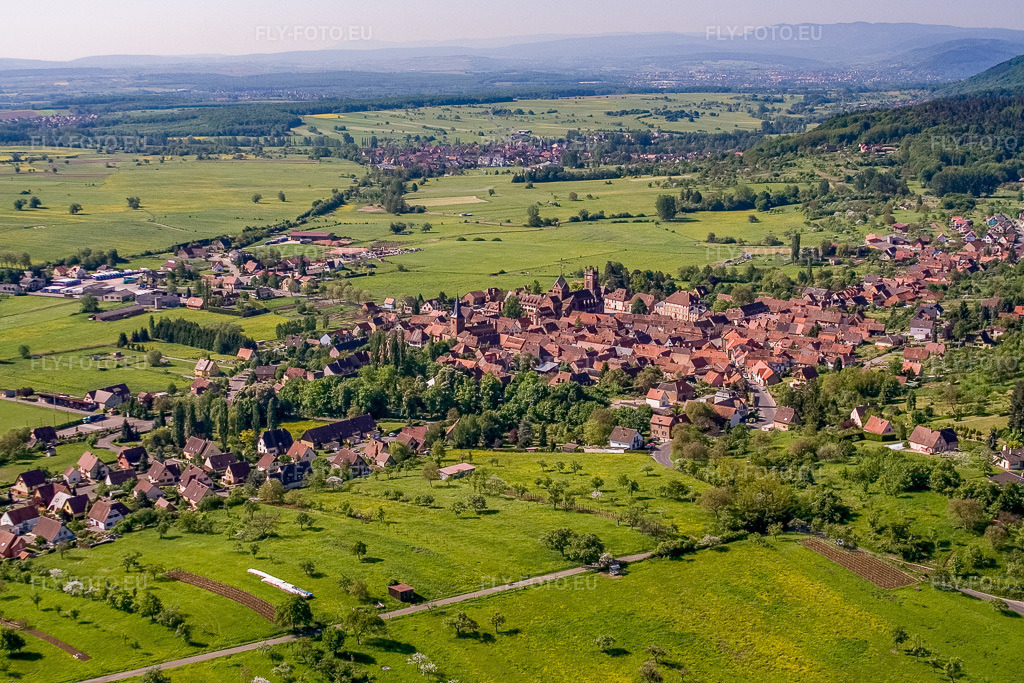 Vue aérienne: Vue de la ville depuis le nord à Neuweiler dans le département Bas Rhin, France – .Photo: IMG_10875.jpg prise le 12/05/2008 par Werner Riehm/FLY-FOTO.eu – Résolution de l'original: 3300 x 2200 px