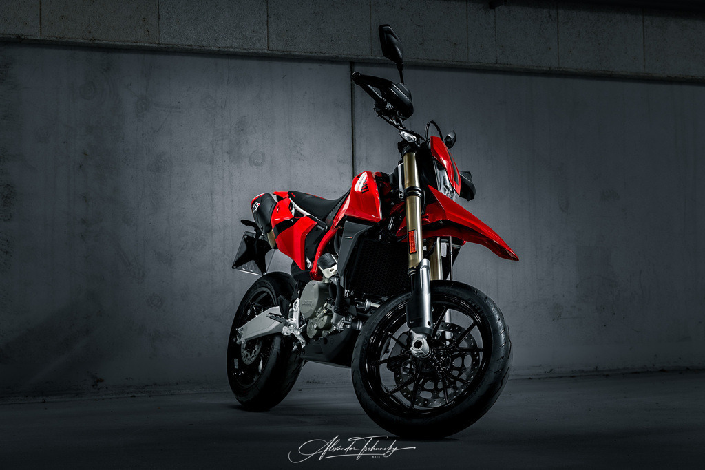 Hypermotard 698 Mono | Entdecken Sie die faszinierende Welt von Alexander Tschuncky Arts: Kreative Fotografie, atemberaubende Automobilkunst und hochwertiger Bilderdruck. Lassen Sie sich inspirieren! - Realisiert mit Pictrs.com