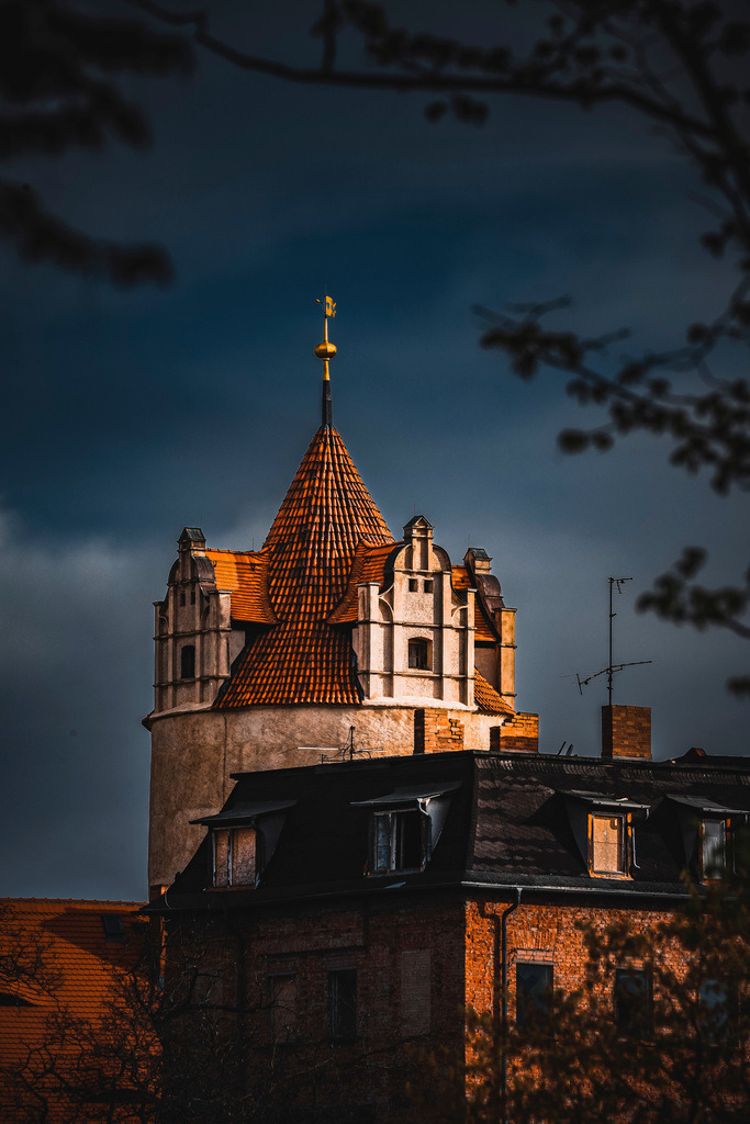 Der Eulenspiegelturm im Sonnenaufgang | Wir machen aus Ihren Bildern Erinnerungen für die Ewigkeit | Hochwertige Fotografien für Ihr zu Hause. - Realisiert mit Pictrs.com