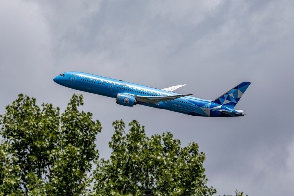 EY126-B789-A6-BND-MUC-AUH-20250530-topaz-sharpen | Browse breathtaking aviation photography and order high-quality prints from AviatoRay's gallery. Perfect for enthusiasts and collectors. - Realisiert mit Pictrs.com