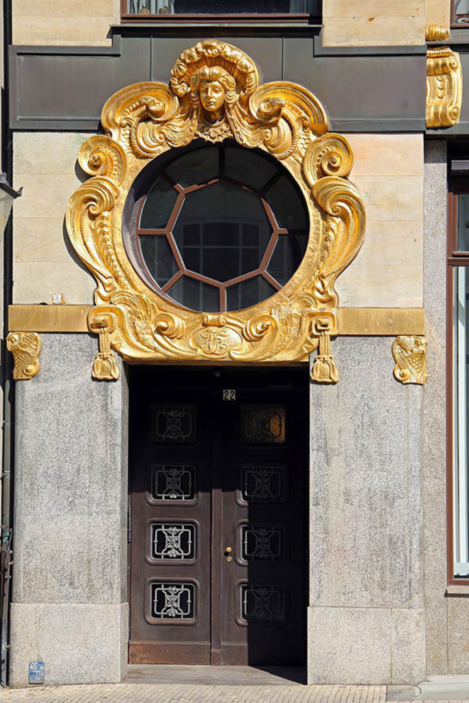 Foto: Leipzig - Kaufhaus Ebert - Eingang Thomaskirchhof 22 | Das Team hinter BILDLEXIKON LEIPZIG bündelt historische wie aktuelle Informationen über die Stadt Leipzig in Text und Bild auf einer Plattform und stellt diese der interessierten Öffentlichkeit zur Verfügung.