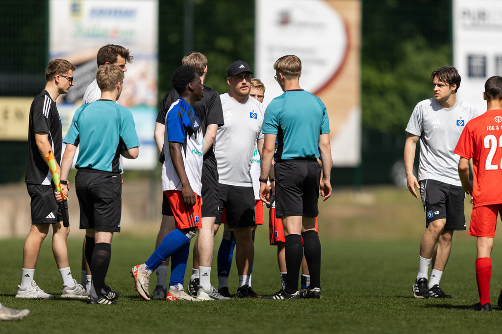 Fußball I Männer I 40. Pfingscup Hollage I 13185 | realhellocedii - Realisiert mit Pictrs.com