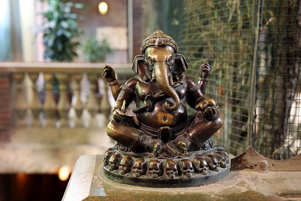Elefantentempel Ganesha Mandir im Zoo | Entdecke über 20 Kategorien Leipzig-Motive: Foto-Downloads, hochwertige Poster, Leinwand- & Fine-Art-Prints. Jetzt Lieblingsfoto im Bildlexikon Leipzig Shop bestellen!