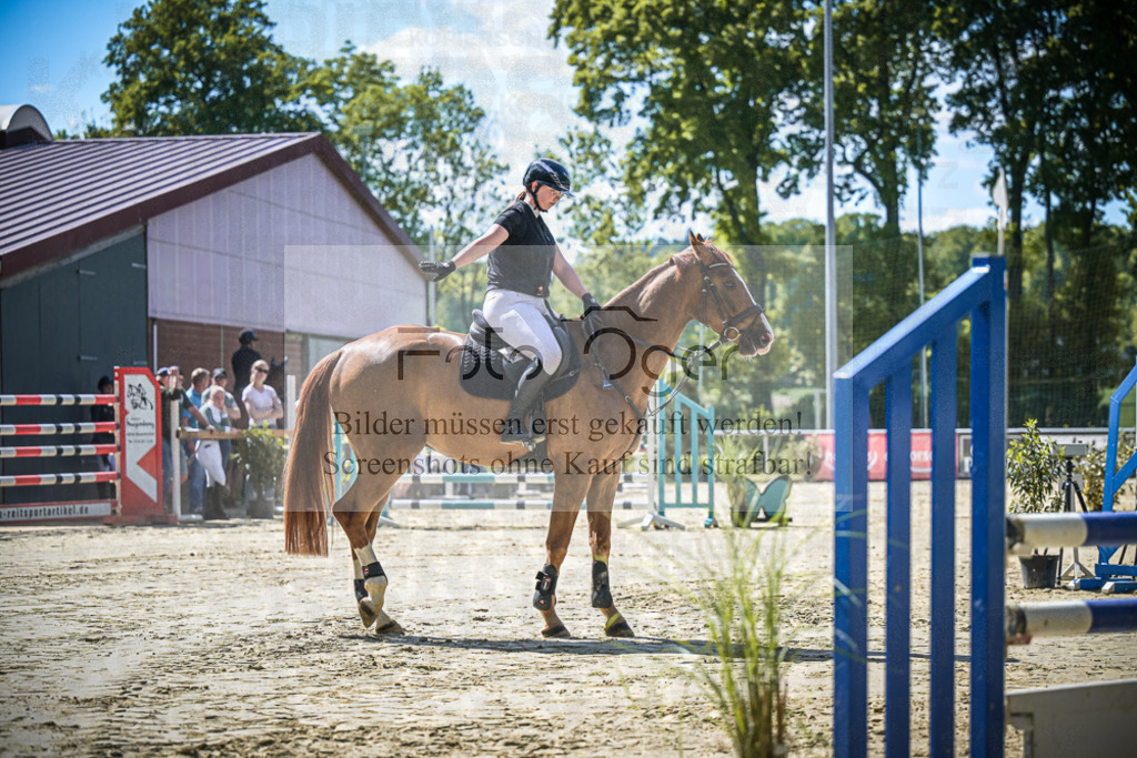 DOS_1752 | Entdecke hochwertige Reitturnierfotos von Foto Oger. Professionell, emotional und authentisch – jetzt Lieblingsmomente im Shop bestellen.Deutschlandweite Turnierfotografie. - Realisiert mit Pictrs.com