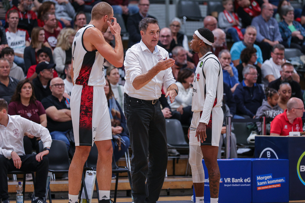 Pro A BAYER GIANTS vs BG Göttingen-106 | Fotos von Basketballspielen aus dem Raum NRW fotografiert von Gero Mueller-Laschet und Daniel Schaefer - Realisiert mit Pictrs.com