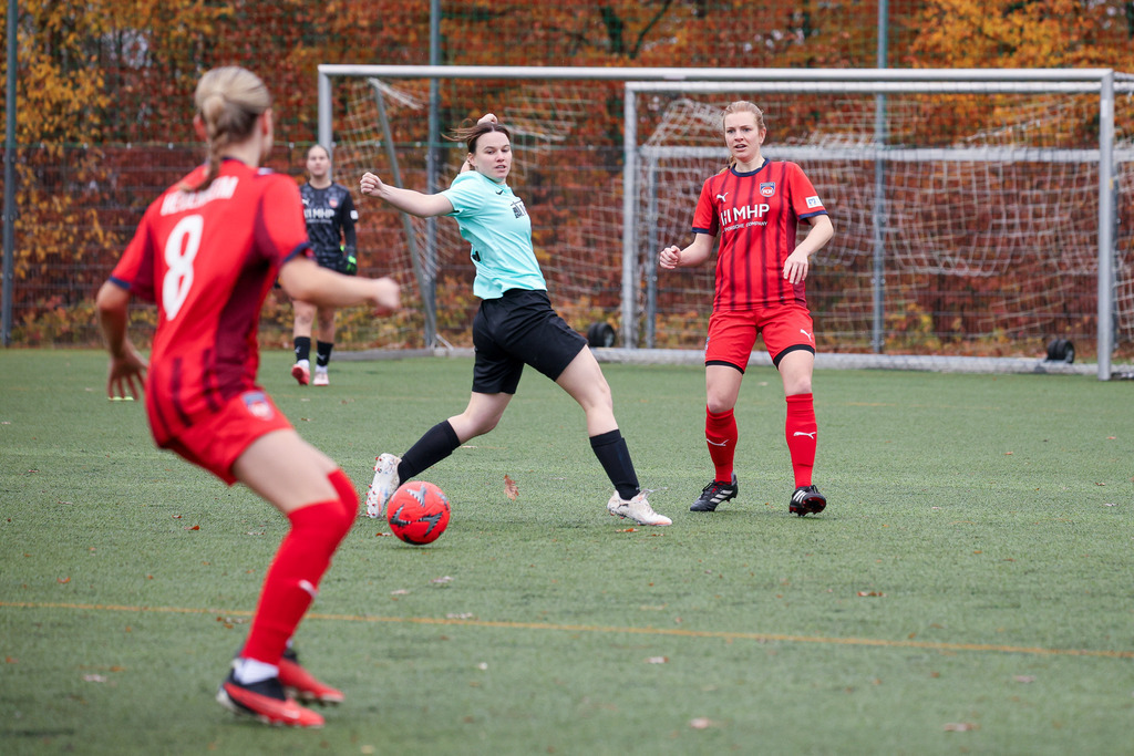 FCHWAS_251102_2531 | 1.FC Heidenheim 1846 II vs. SGM DJK-SV Wasseralfingen/Neuler, Fußball, Frauen, Bezirksliga, 2025/2026, 8. Spieltag, 02.11.2025 in Mergelstetten (Foto: Michael Bulling) - Realisiert mit Pictrs.com