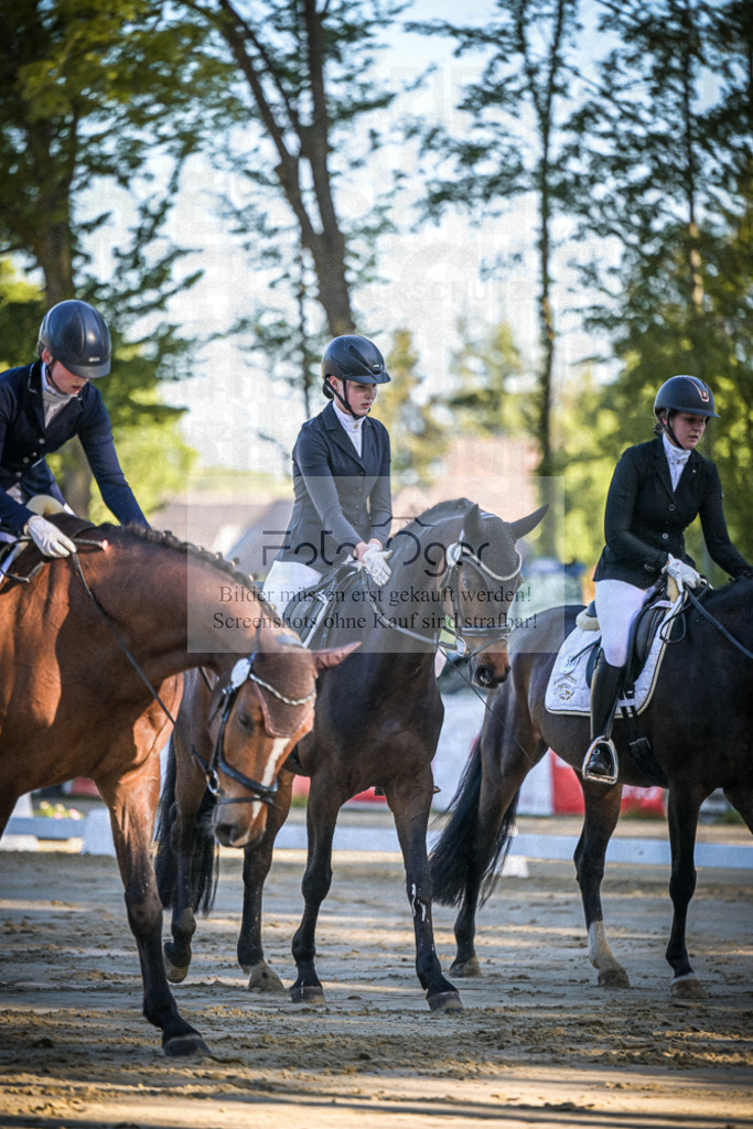 DOS_3787 | Entdecke hochwertige Reitturnierfotos von Foto Oger. Professionell, emotional und authentisch – jetzt Lieblingsmomente im Shop bestellen.Deutschlandweite Turnierfotografie. - Realisiert mit Pictrs.com