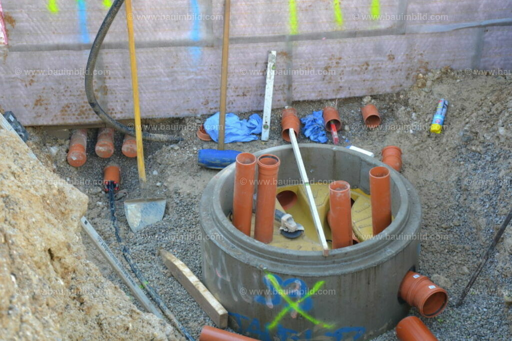 bib-lg03-abwasserkanal-0031 | Nach LV-Leistungsgruppen sortierte Detailfotos über den Bau eines Hauses. Alle Hausbau-Bilder direkt vom Urheber und Autor der Website Haus-Selber-Bauen.com