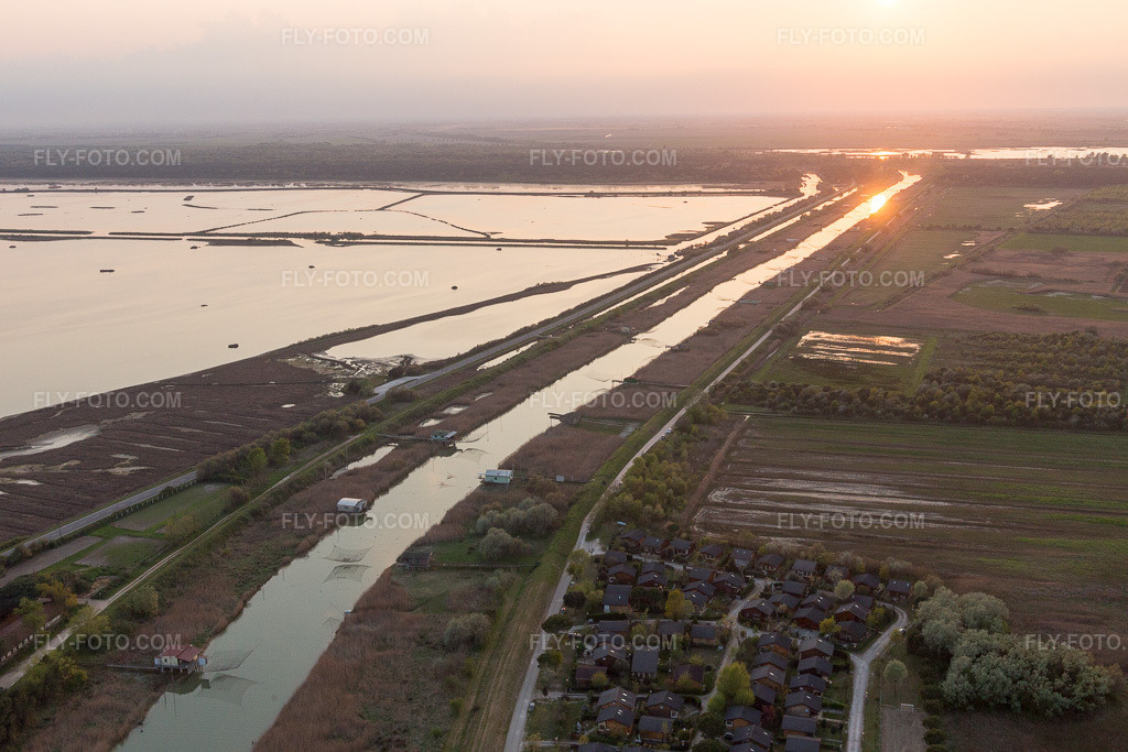 Aerial view: View of the town in Marina Romea in the state Emilia Romagna, Italy. – Photo: IMG_098547.jpg taken on 04/05/2017 by Werner Riehm/FLY-FOTO.com – Resolution of the original: 5472 x 3648 px