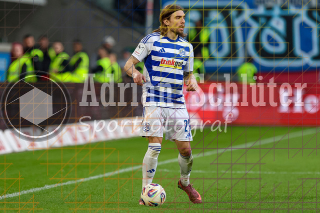 22.03.2026, GER, Fussball, Herren, 3. Liga, Saison 2025/2026, MSV Duisburg - 1860 München | Joshua Bitter (MSV Duisburg) in Aktion am Ball, Einzelaktion 