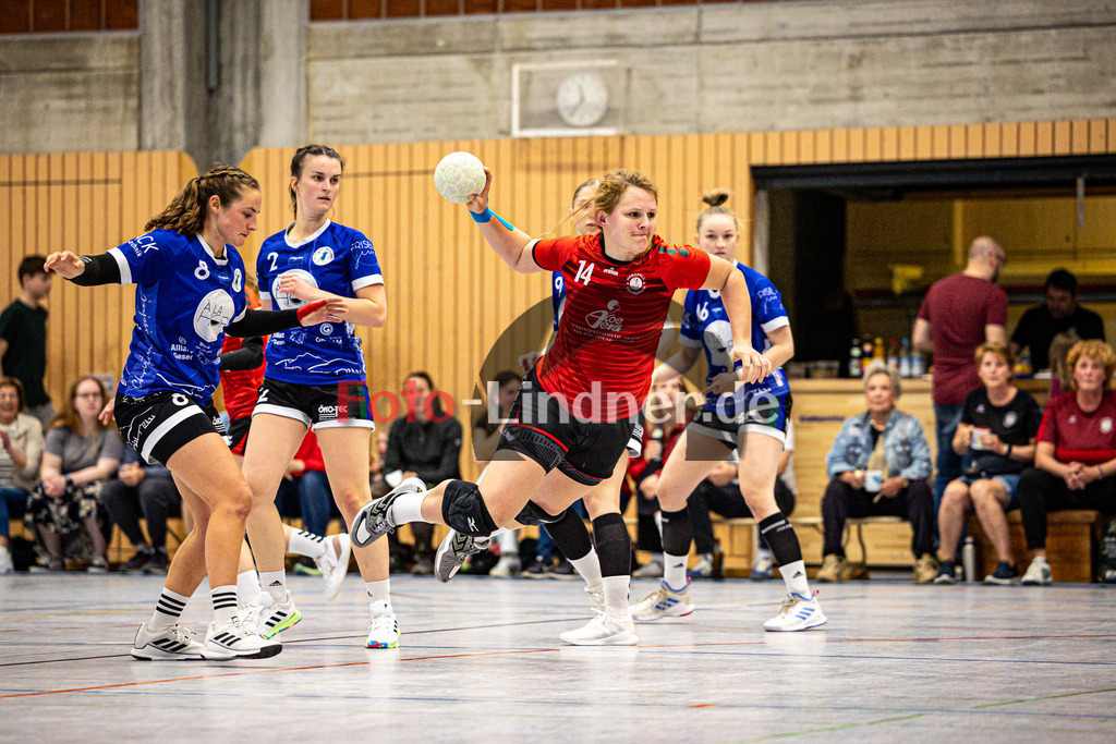 TSV Weilheim gegen SG Biessenhofen-Marktoberdorf | Handball Bezirksoberliga Frauen Alpenvorland 2024/25, TSV Weilheim gegen SG Biessenhofen-Marktoberdorf, 20250412,Wurf Malena BECKER (TSV Weilheim 14),2025-04-12 in Weilheim (Weilheim, Am Hardt), Malena BECKER (TSV Weilheim 14), Antonia FRITSCH (SG Biessenhofen-Marktoberdorf 2)Copyright: WolfgangxLindner www.foto-lindner.de
