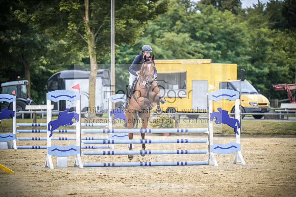DOS_2177 | Entdecke hochwertige Reitturnierfotos von Foto Oger. Professionell, emotional und authentisch – jetzt Lieblingsmomente im Shop bestellen.Deutschlandweite Turnierfotografie. - Realisiert mit Pictrs.com