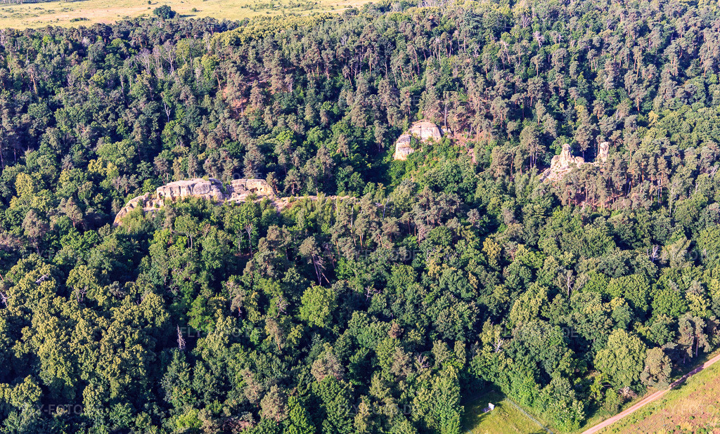 Luftbild: Fünffingerfelsen und Schatten der Hexen, Klusfelsen in Halberstadt im Bundesland Sachsen-Anhalt in Deutschland. Foto: IMG_148248.jpg vom 14.06.2025 durch Werner Riehm/FLY-FOTO.deharzlife.de - Serverfehler und Weiterleitung