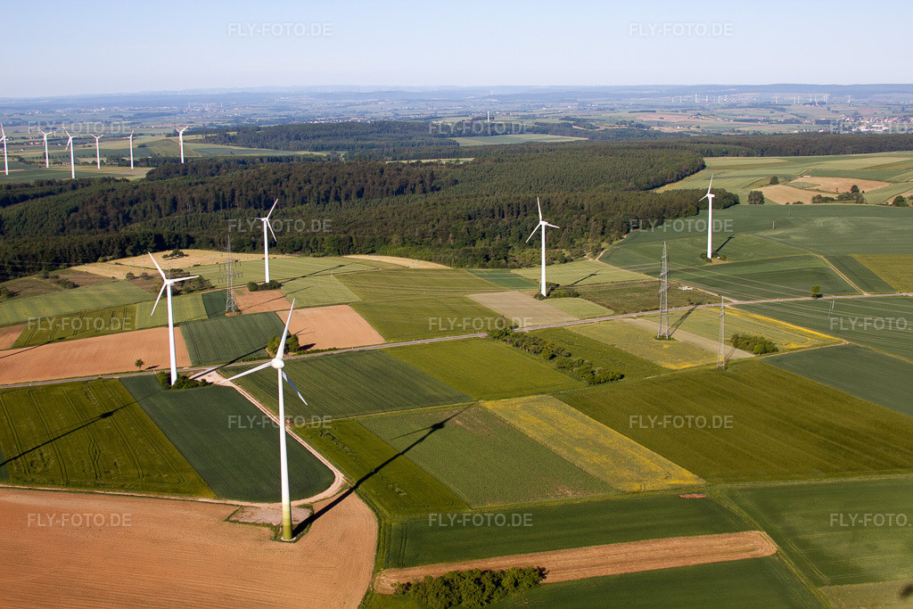 Luftbild: Windpark Haarbrück-Wortberg im Ortsteil Haarbrück in Beverungen im Bundesland Nordrhein-Westfalen in Deutschland.Foto: IMG_65646.jpg vom 25.05.2014 durch Werner Riehm/FLY-FOTO.deAuflösung des Originals: 4752 x 3168 px