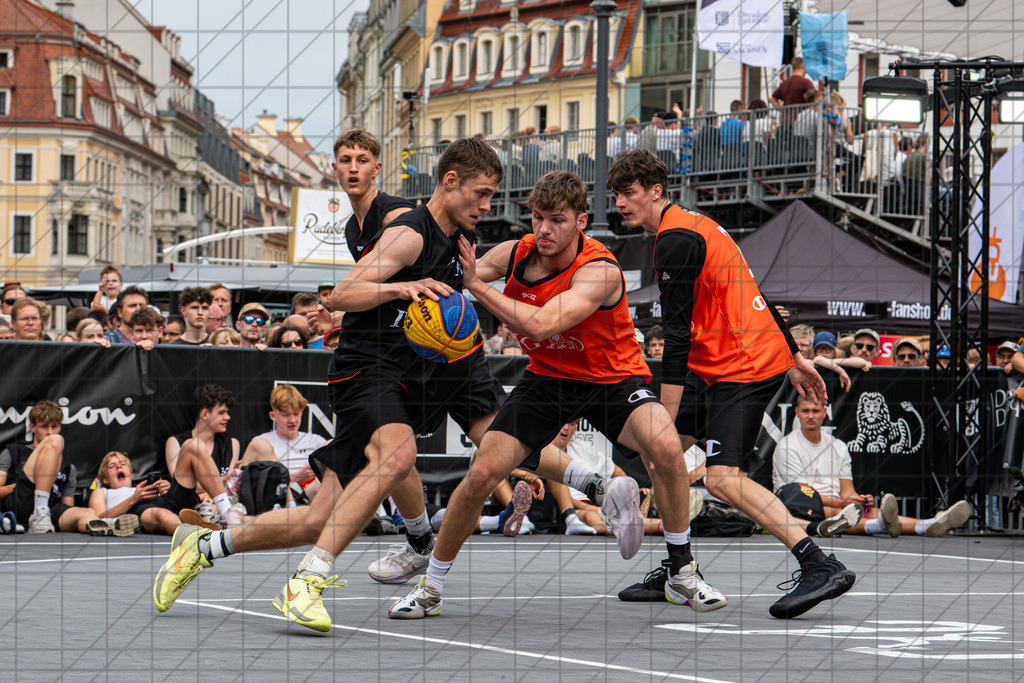 DIE FINALS 2025 | Dt. Meisterschaft 3x3   | 1/4 Finale Männer //  02.08.25: DIE FINALS 2025 | Dt. Meisterschaft 3x3   / Dresden / Deutschland  //   CREDIT:www.bullenfotos.de, Martin König, Hörner Weg 40, D-49078 Osnabrück, +4917663732967 // Nutzung und Weitergabe nur zu den vereinbarten Zwecken. Presseanfragen an Ersteller. Alle Rechte beim Ersteller. Honorierung nach MFM. - Realisiert mit Pictrs.com
