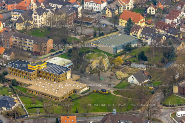 Werl240308127 | Luftbild, Altes Schloss Werl, Schlossruine des ehemaligen kurfürstlichen Stadtschlosses, Ursulinengymnasium und Sporthalle, Werl, Nordrhein-Westfalen, Deutschland