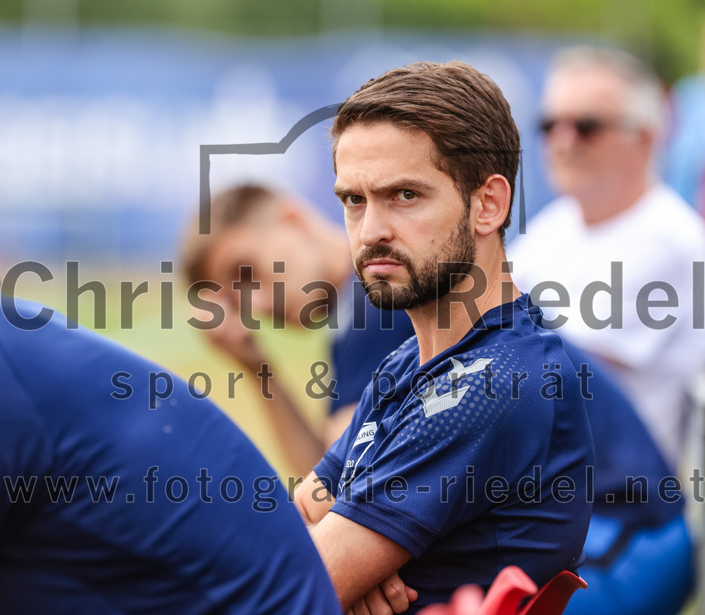 2023-06-30_092_FC_Langengeisling_gegen_VfB_Forstinning | Erding, Deutschland, 30.06.2023:
Fußball, Bezirksliga Oberbayern Ost 2023 / 2024, Testspiel, FC Langengeisling gegen VfB Forstinning, Endergebnis: 3:0

Lucas Seeholzer (FC Langengeisling, #2)

Foto: Christian Riedel / fotografie-riedel.net