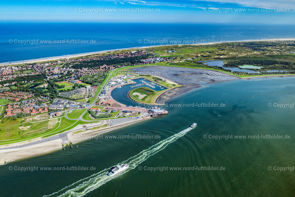 Norderney_Hafen_ELS_6976050923 | NORDERNEY 05.09.2023 Fähr- Hafenanlagen an der Meeres- Küste der Nordseeinsel Norderney im Bundesland Niedersachsen, Deutschland. Weiterführende Informationen bei: Adler-Schiffe GmbH &amp; Co. KG. // Ferry port facilities on the sea coast of the North Sea island Norderney in the state Lower Saxony, Germany. Further information at: Adler-Schiffe GmbH &amp; Co. KG. Foto: Martin Elsen