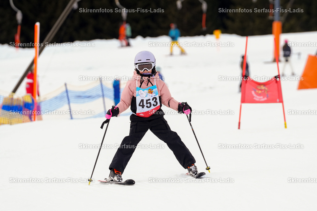 SRF_02.01.2026_0752 | Skirennfotos,Serfaus,Fiss,Ladis,Kinderskirennen,Winter,Tirol,Oberland,skirace,SFL,feelfree,weil wir's genießen,ski,Ski,skifahren,Sonnenplateau, - Realisiert mit Pictrs.com