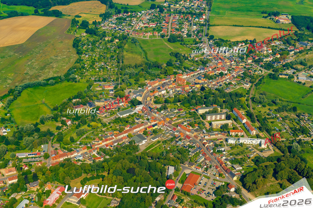 Bild der Stadt Brüel - Die Luftaufnahme wurde 2025 vom UL-Flugzeug heraus erstellt ( keine Drohne ) - Hochauflösende Luftaufnahme - für professionelle Ausdrucke geeignet. Die Geschenkidee !Hier alle&nbsp;Infos zur Lizenzierung der LuftaufnahmeWir fliegen auch dieses Jahr wieder in Ihre Region um Luftbilder zu erstellen.- Luftbild anfragen