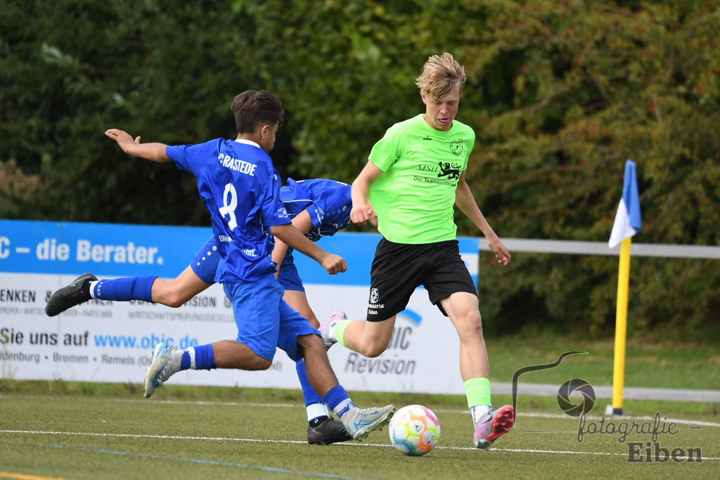 FC Rastede-JFV Edewecht | C-Jugend Landesliga; FC Rastede (blau)-JFV Edewecht (grün) am 16.08.2025 in Rastede (Sportanlage Köttersweg), Photo: Philip Eiben 2025 - Realisiert mit Pictrs.com