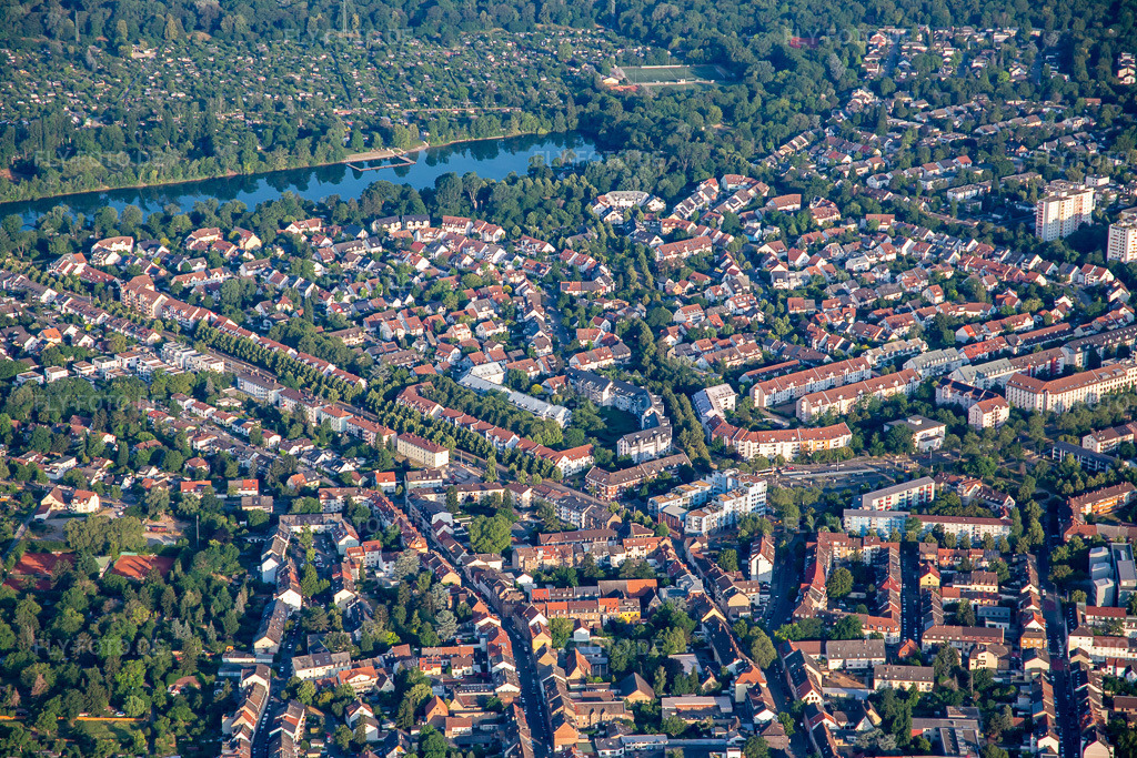 Luftbild: Ortsansicht von Südosten im Ortsteil Niederfeld in Mannheim im Bundesland Baden-Württemberg in Deutschland. Foto: IMG_136873.jpg vom 24.06.2023 durch Werner Riehm/FLY-FOTO.de