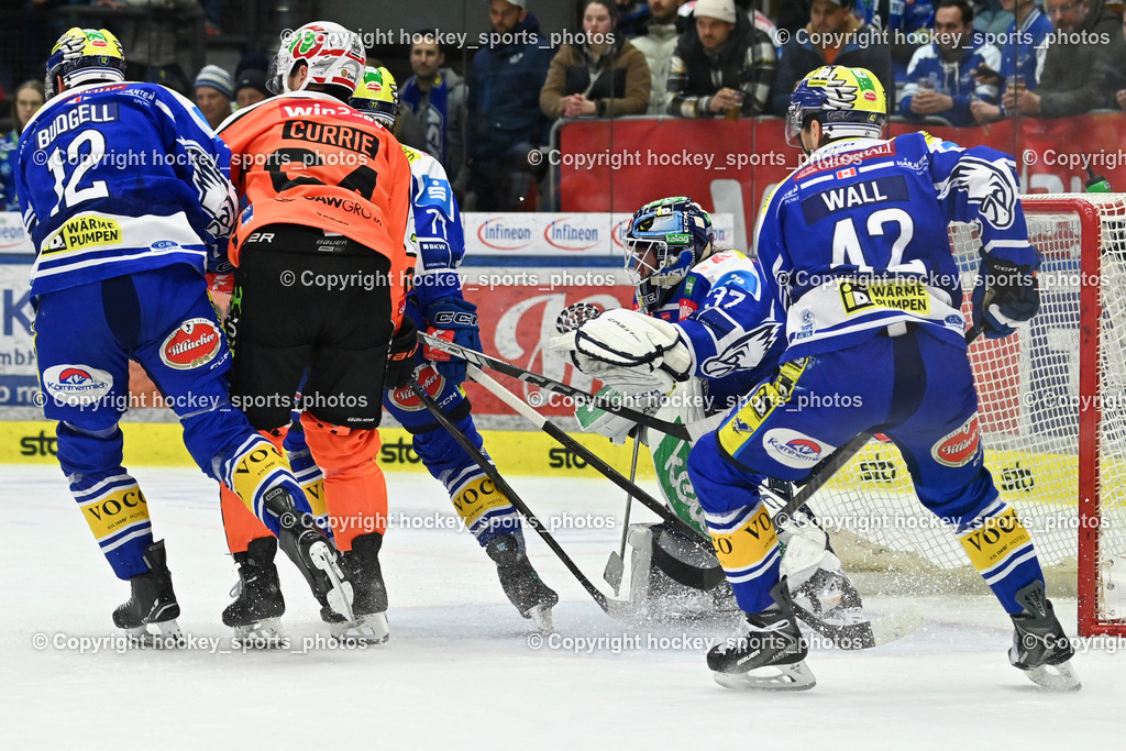 EC IDM WÄRMEPUMPEN VSV vs. MOSER MEDICAL GRAZ99ERS | #42 Alex Wall EC VSV, #64 Josh Currie Graz 99ers, #35 Joe Cannata EC VSV, #12 Brett Budgell EC VSV, EC IDM WÄRMEPUMPEN VSV vs. MOSER MEDICAL GRAZ99ERS, EC IDM WÄRMEPUMPEN VSV vs. MOSER MEDICAL GRAZ99ERS am 17.03.2026 in Villach (Stadthalle Villach), Austria, (Photo by Bernd Stefan)