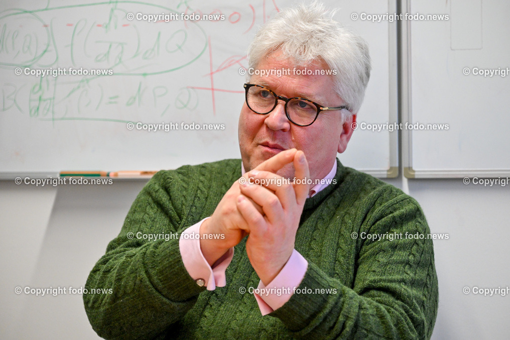 Sepp Hochreiter_ JKU-Institut fuer Machine Learning_ 09.02.2024-35 | 09.02.2024, Johannes Kepler Universitaet Linz, AUT, JKU, Johannes Kepler Universitaet Linz, im Bild Sepp Hochreiter (JKU, Leitung Institut fuer Machine Learning)