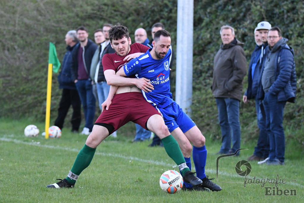 SG FriPe-FC Rastede | Herren Kreisliga; SG FriPe (rot)-FC Rastede (blau) am 21.04.2023; in Petersfehn (A-Platz), Photo: Philip Eiben 2023 - Realisiert mit Pictrs.com