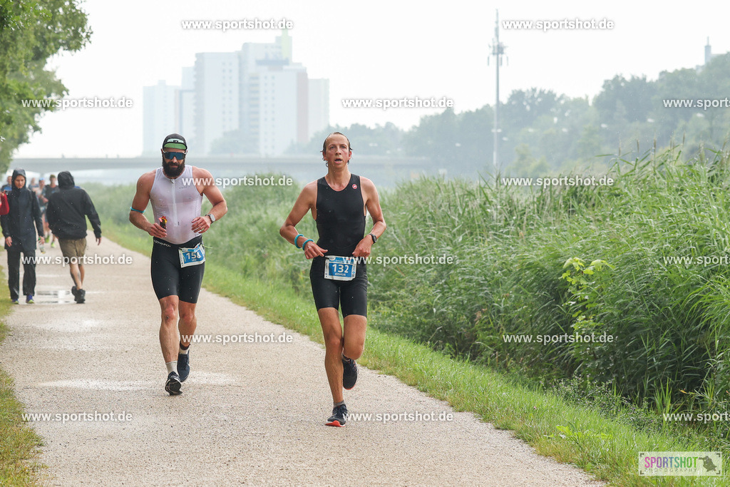 LUR_1143 | 34. M-net Erlanger Triathlon 2025 #erlangertriathlon  #mnettriathlon2025 #mnettriathlon #team #olympischedistanz #mitteldistanz #triathlon #maindonaukanal  #erlangertriathlon2025 #yourpictrs #tv1848 #tv1848erlangen  #triathlonbayern #sportinerlangen #demsportverbunden #sportshot_your_pictrs Copyright: www.sportshot.de