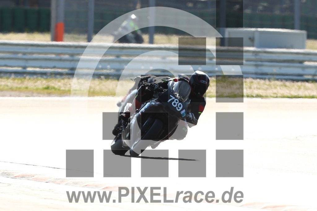 0789-20260403_05591 | Schöne Erinnerungen an spannende Momente - das festzuhalten ist unser Job. PIXELrace.de ist seit 2003 auf den Rennstrecken Europas unterwegs um die Action draußen beim Fahren und die wunderbare Stimmung imm Fahrerlager für euch einzufangen.