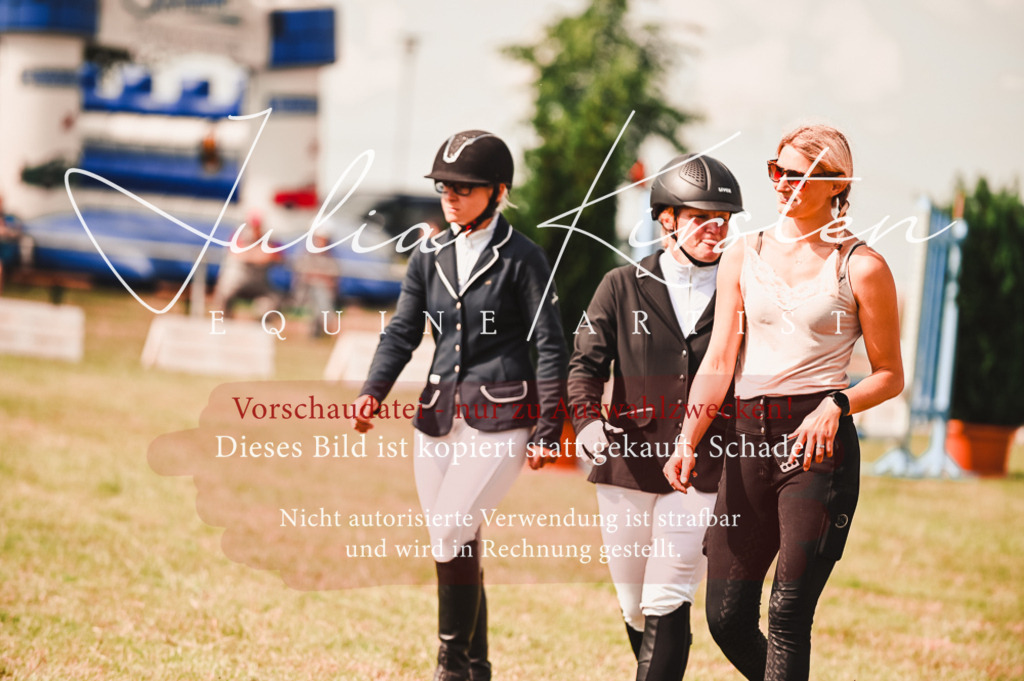 DSC_7299 | Pferde- und Turnierfotografie in Westsachsen. Pferdeportraits, Auftragszeichnungen und intuitive Kunst.