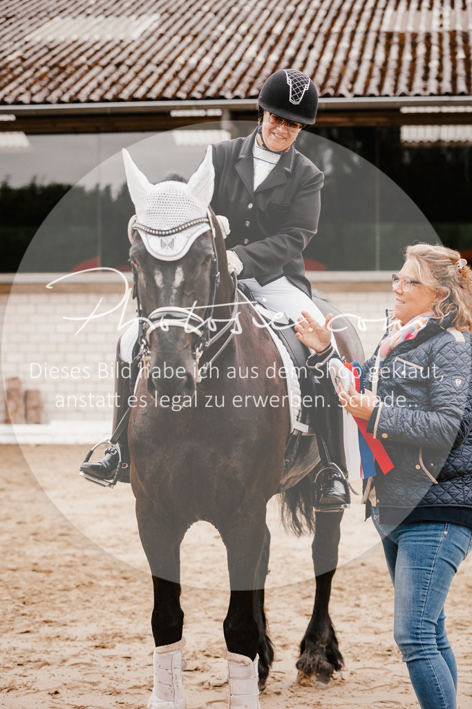 3I6A7844 | Stimmungsvolle Portraits und Reitsportfotografie im Ruhrgebiet und im Münsterland.

Pferdefotografie, Hundefotografie, Tierfotografie, Reportagen, Portraits von Tier und Mensch, Turnierfotografie in Bochum, Recklinghausen, Marl, Haltern am See, Dülmen.. - Realisiert mit Pictrs.com