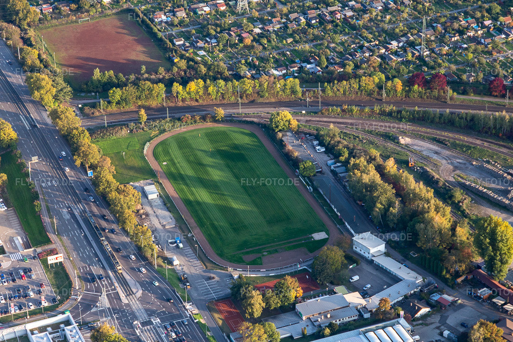 Luftbild: Sportplatz ESG Frankonia eV im Ortsteil Oststadt in Karlsruhe im Bundesland Baden-Württemberg in Deutschland. Foto: IMG_123444.jpg vom 19.10.2020 durch Werner Riehm/FLY-FOTO.de