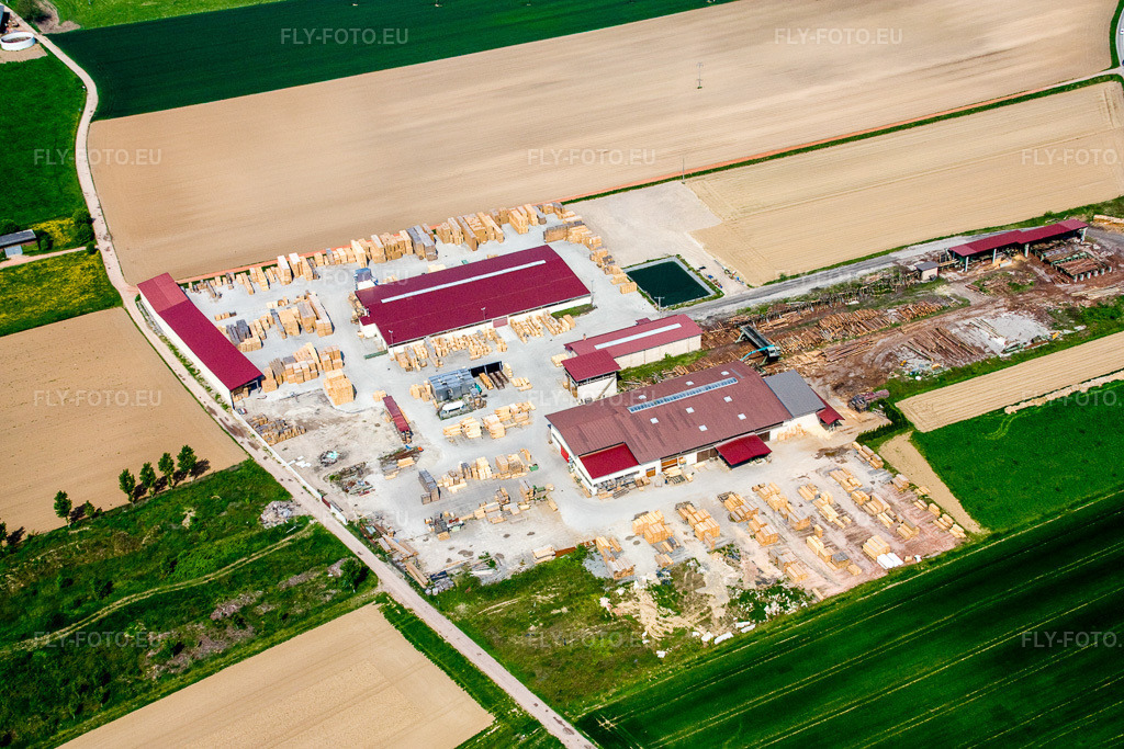 Vue aérienne: Locaux d'usine scierie Scierie et Paletterie KOCHER à Niederrœdern dans le département Bas Rhin, France – .Photo: IMG_18118.jpg prise le 03/05/2009 par Werner Riehm/FLY-FOTO.eu – Résolution de l'original: 4272 x 2848 px – Scierie Kocher à Niederrœdern, Alsace