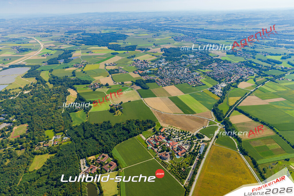 Luftaufnahme von Bad Füssing - Die Luftaufnahme wurde 2025 vom UL-Flugzeug heraus erstellt ( keine Drohne ) - Hochauflösende Luftaufnahme - für professionelle Ausdrucke geeignet. Die Geschenkidee !Mit Lizenz und Bildrechte bestellbar