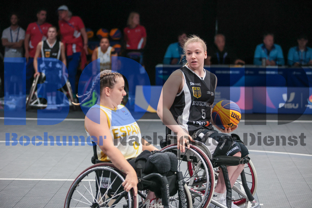 SES_TTG3X320250717-125 | bond - Realisiert mit Pictrs.com