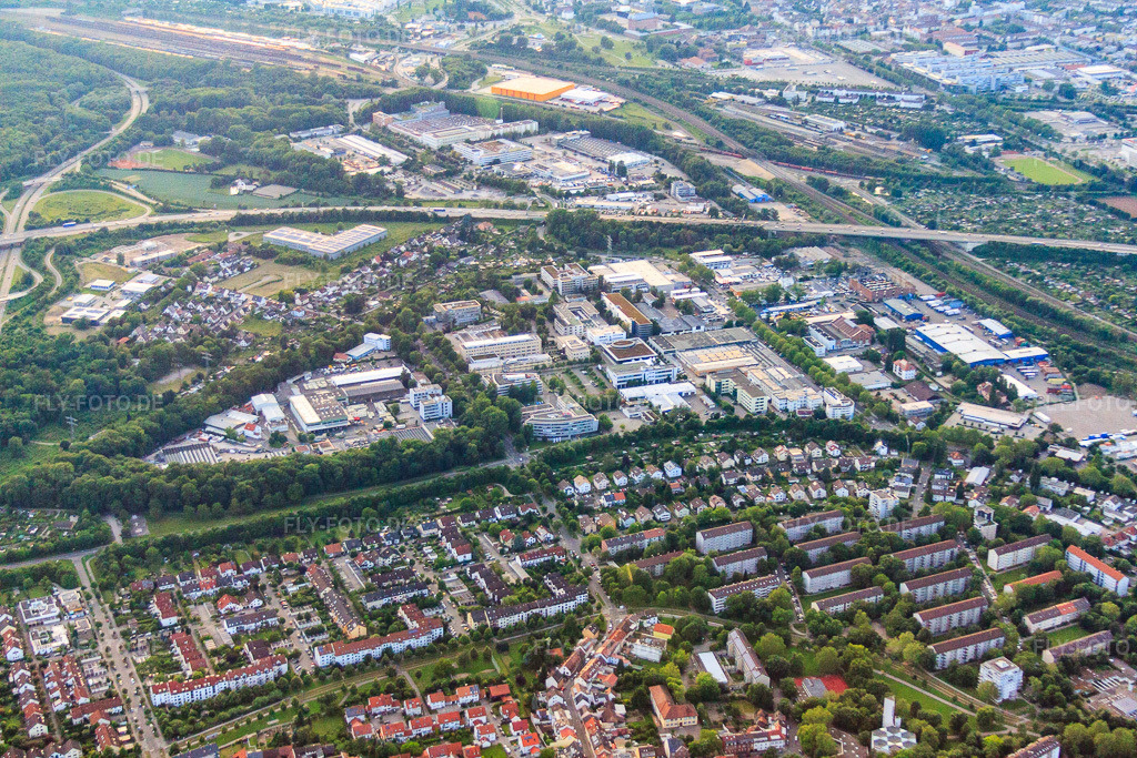 Luftbild: Ortsteil Ause mit Killisfeldstraße und Gewerbegebiet Ottostr im Ortsteil Durlach in Karlsruhe im Bundesland Baden-Württemberg in Deutschland. Foto: IMG_57871.jpg vom 14.06.2013 durch Werner Riehm/FLY-FOTO.deAuflösung des Originals: 4752 x 3168 px