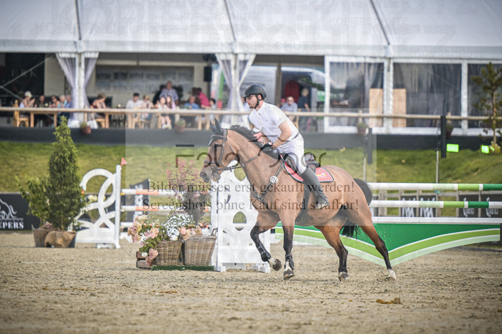 DOS_0835 | Entdecke hochwertige Reitturnierfotos von Foto Oger. Professionell, emotional und authentisch – jetzt Lieblingsmomente im Shop bestellen.Deutschlandweite Turnierfotografie. - Realisiert mit Pictrs.com