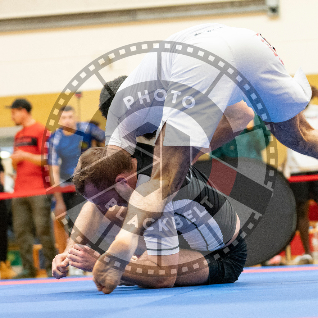 20231118PBB13626 | Fighters compete during the AJP Tour 600 Frankfurt Championship in Frankfurt/Main, Germany, on November 18, 2023.