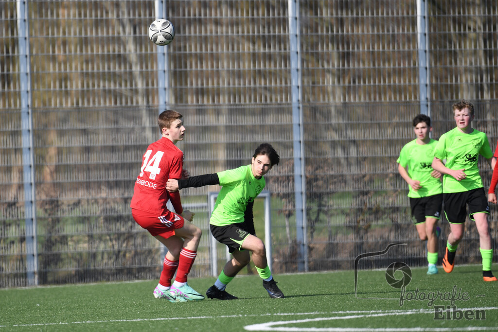 JFV Edewecht-TSV Bemerode U15 | C-Jugend Niedersachsenliga; JFV Edewecht (grün)-TSV Bemerode U15 (rot) am 09.03.2024; in Edewecht (Sportpark Göhlenweg), Photo: Philip Eiben 2024 - Realisiert mit Pictrs.com