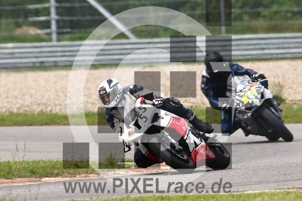 0055-20240525_02283 | Schöne Erinnerungen an spannende Momente - das festzuhalten ist unser Job. PIXELrace.de ist seit 2003 auf den Rennstrecken Europas unterwegs um die Action draußen beim Fahren und die wunderbare Stimmung imm Fahrerlager für euch einzufangen.