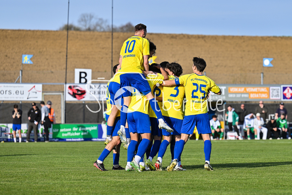 FC Pipinsried - TSV Grünwald | Jubel nach dem Treffer zum 1-0 druch Mario GOTZENDORFER (FCP #6) / Tor / Torschuetze / Freude / Happy / Bayernliga Sued: FC Pipinsried - TSV Gruenwald, Kuechenstadel Arena am 11.04.2025