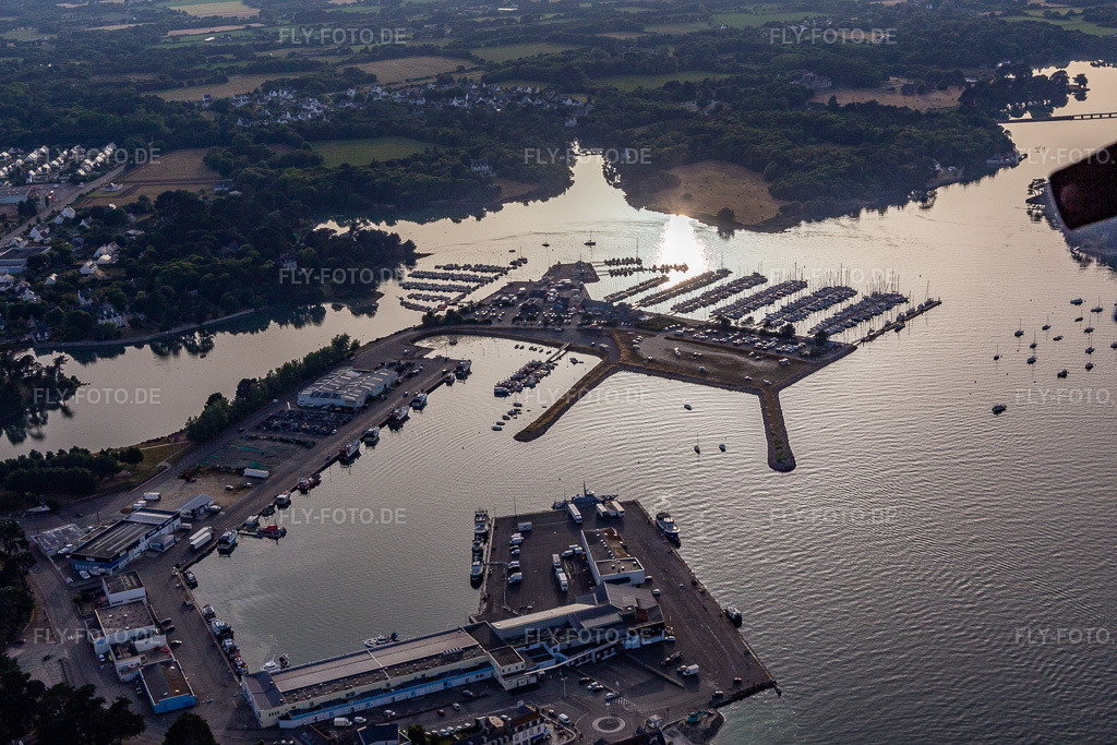 Luftbild: Marina - Port de Plaisance in Loctudy im Bundesland Finistère in Frankreich. – Foto: IMG_132502.jpg vom 17.06.2022 durch Werner Riehm/FLY-FOTO.de – Auflösung des Originals: 5472 x 3648 px – Guide du Port - Services aux plaisanciers en Bretagne