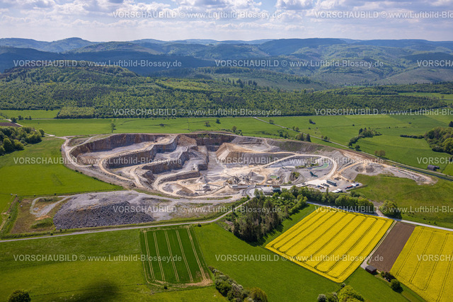Brilon240503613 | Luftbild, Steinbruch Brilon neben dem  NSG Naturschutzgebiet Müllstein, Rapsfelder und Waldgebiet mit Bergkette Sauerland, Brilon, Sauerland, Nordrhein-Westfalen, Deutschland